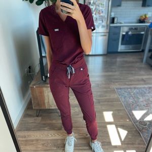 Figs Burgundy Catarina One Pocket Scrub Top size XXS